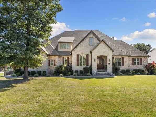 2746 N Peabody Pl, Fayetteville, AR 72704