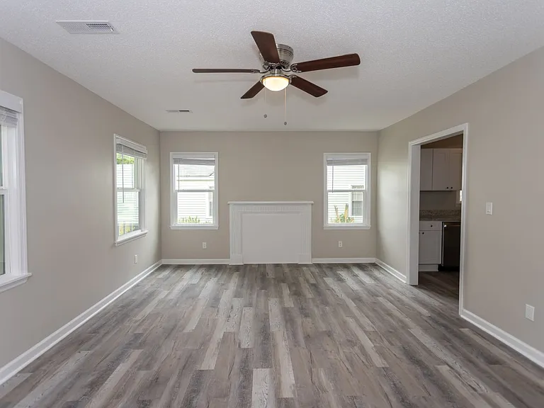 117 Carolina Ave — Photo 4