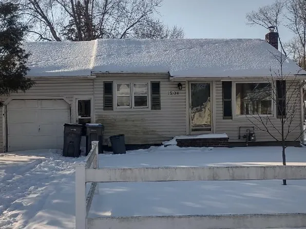 1208 Division St, Goshen, IN 46528