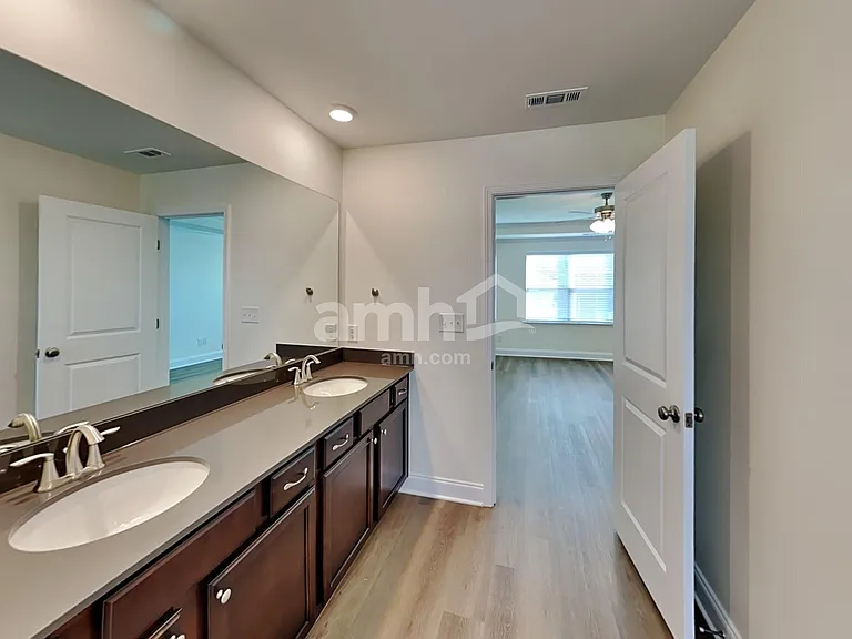 5327 Trust Dr — Photo 13