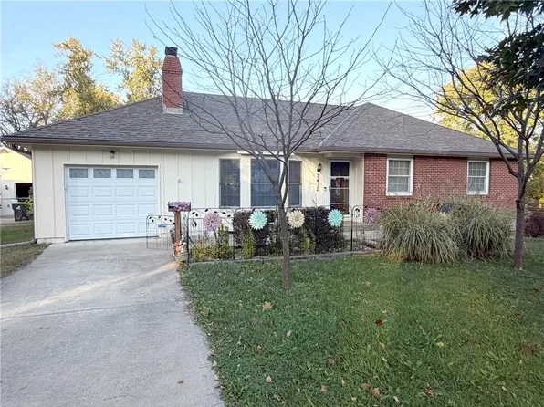 7412 E 130th St, Grandview, MO 64030