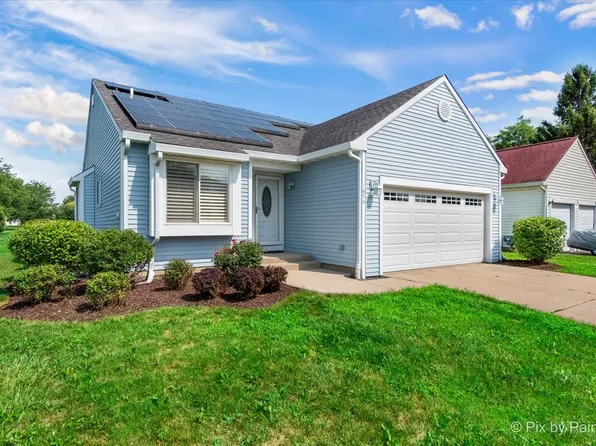 1870 Grosse Pointe Cir, Hanover Park, IL 60133