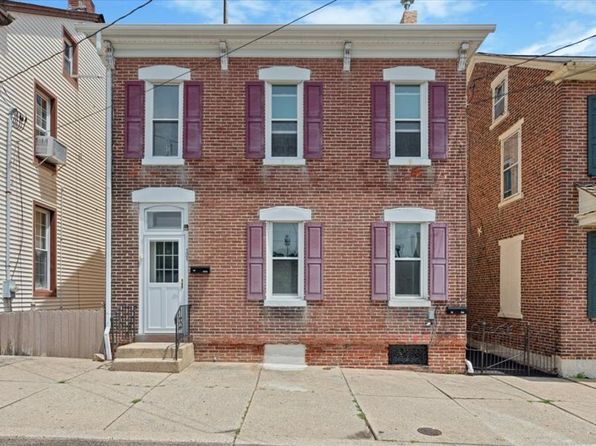 121 E 2nd St #1