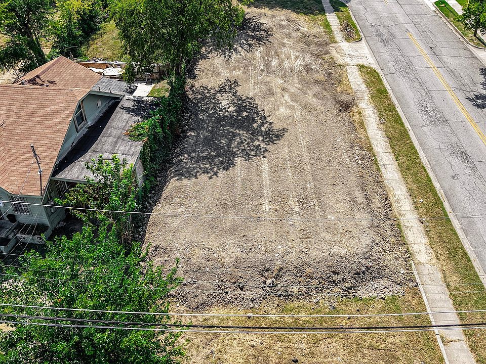 1st image of 1735 E Waco Ave