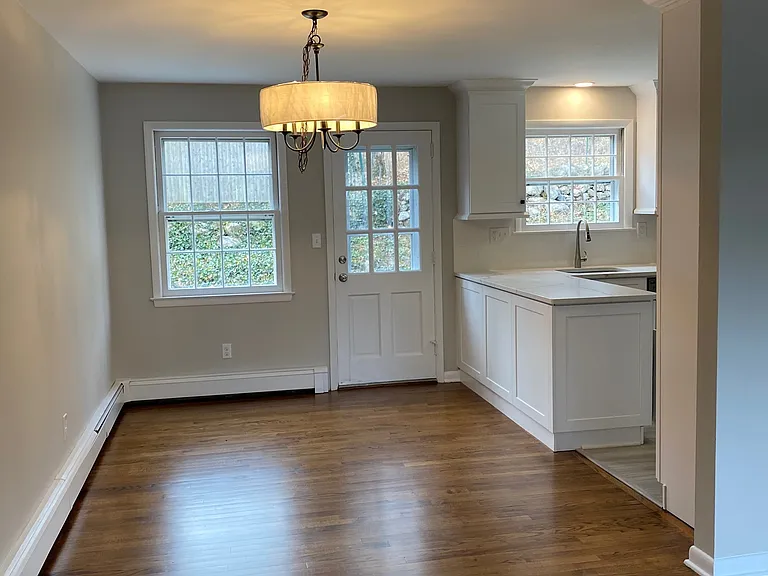 135 Millport Ave — Photo 2