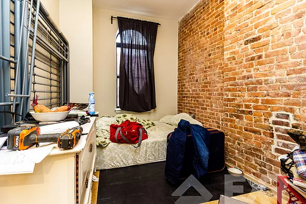 Rented by EXR | media 64