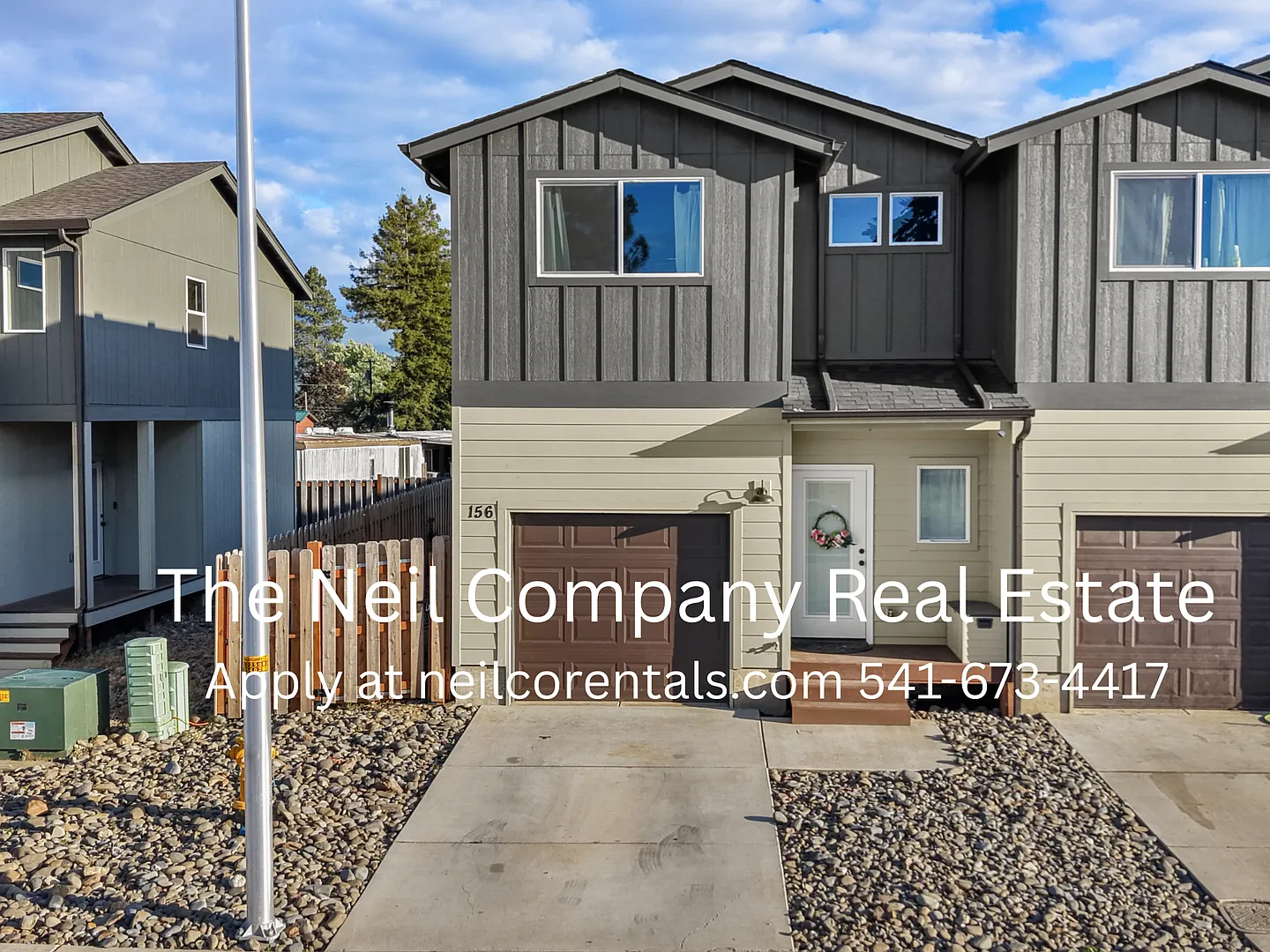 Sutherlin 3 Bedroom Townhouse! — Photo 1