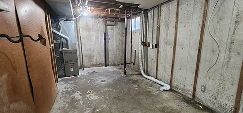 721 Fraser St — Photo 22
