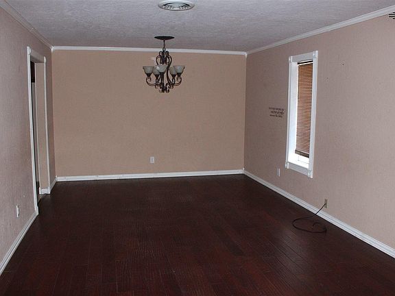 3rd image of 605 W Broom Dr