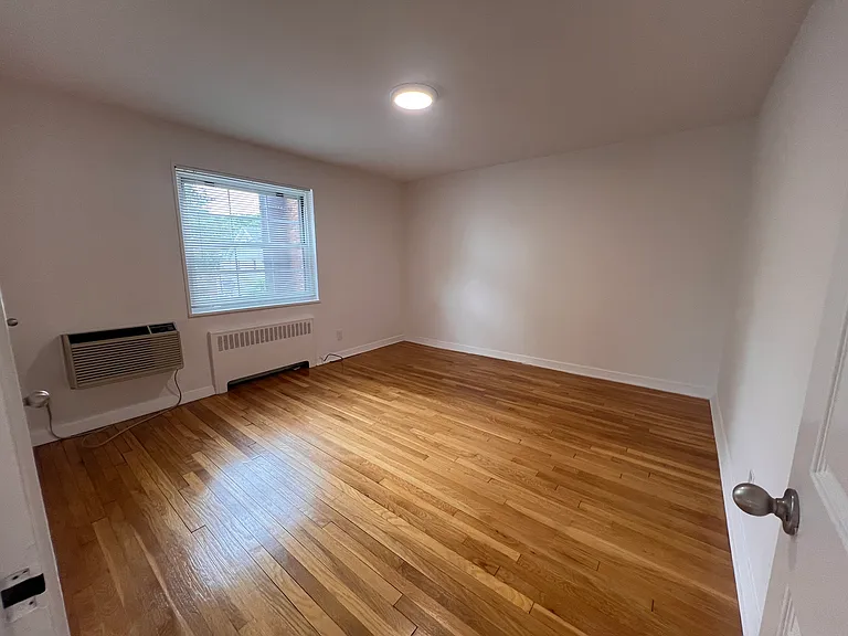 90 Northfield Ave — Photo 6
