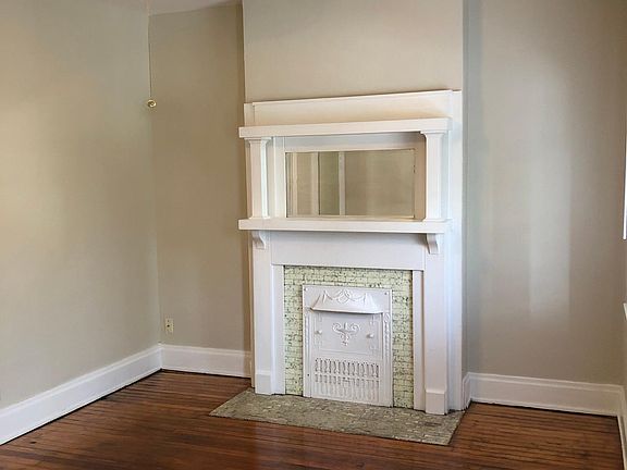 Livingroom with ceiling fan