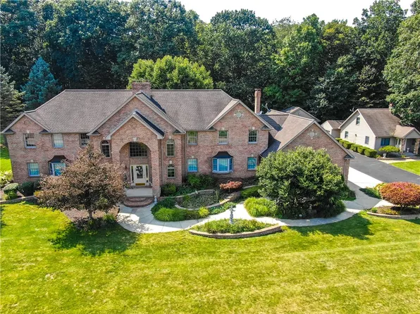 147 James Cir, New Castle, PA 16102
