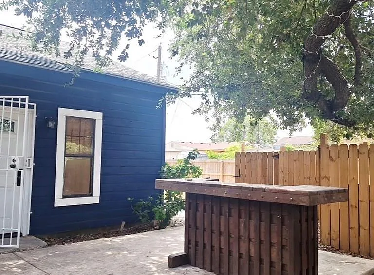 4 Loma Alta St #B — Photo 1