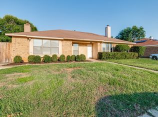 2922 Hilltop Dr, Euless, TX 76039