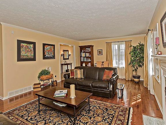 3rd image of 21749 Shaker Blvd