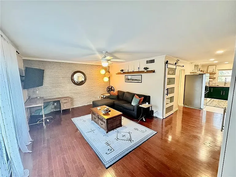 1230 Woodland Ave NE #4 — Photo 4
