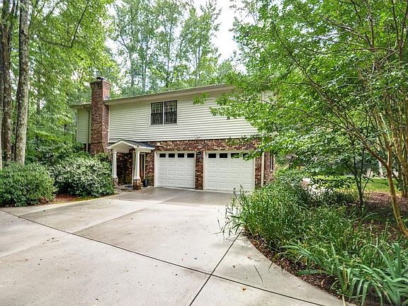 2nd image of 2854 Meadowgrove Way