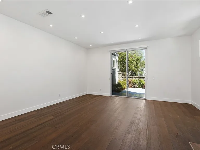 106 Breakers Ln — Photo 8
