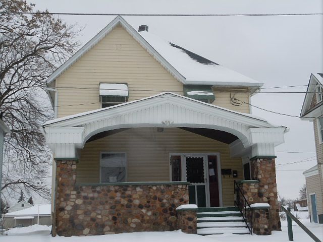 1st image of 833 Auburn Pl NW