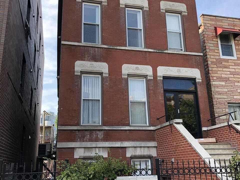 1st image of 1242 N Bosworth Ave APT 1F