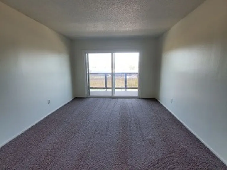 545 E Rue Royale St — Photo 3