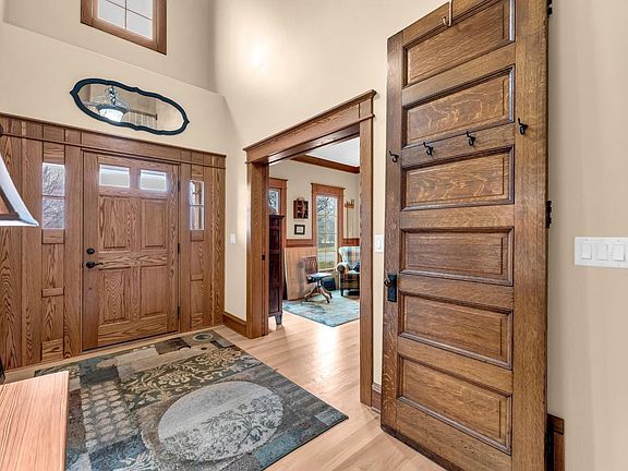 3rd image of 8902 Shadowood TRAIL