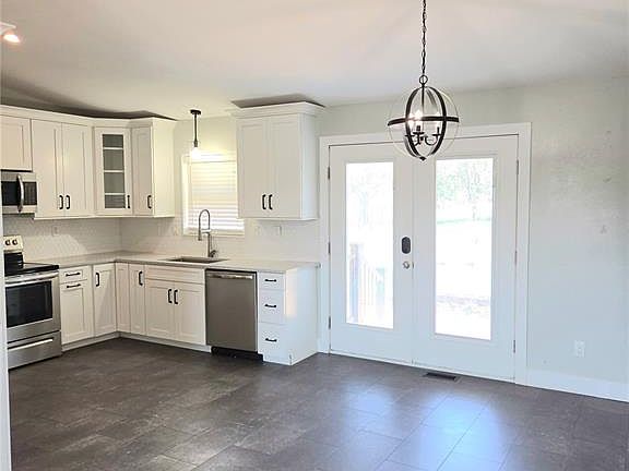 3rd image of 3053 Shelley Lynn Dr