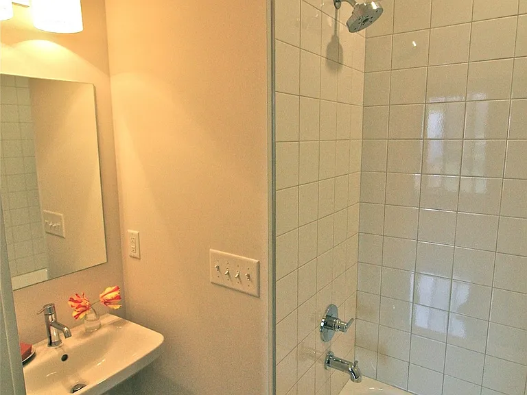 1029 Chester Ave — Photo 27