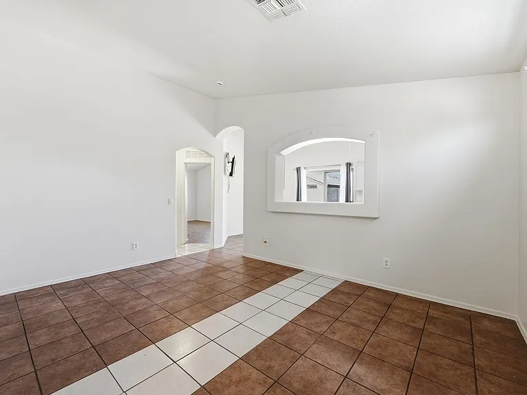 12418 W Windrose Dr — Photo 2