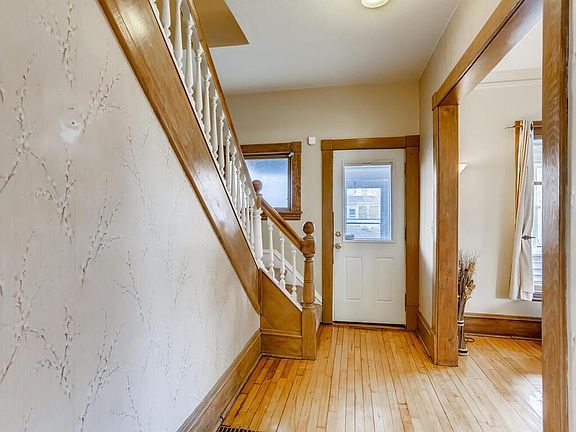4th image of 3623 Emerson Ave N