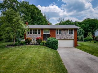 9233 Oxford Trl, Brecksville, OH 44141