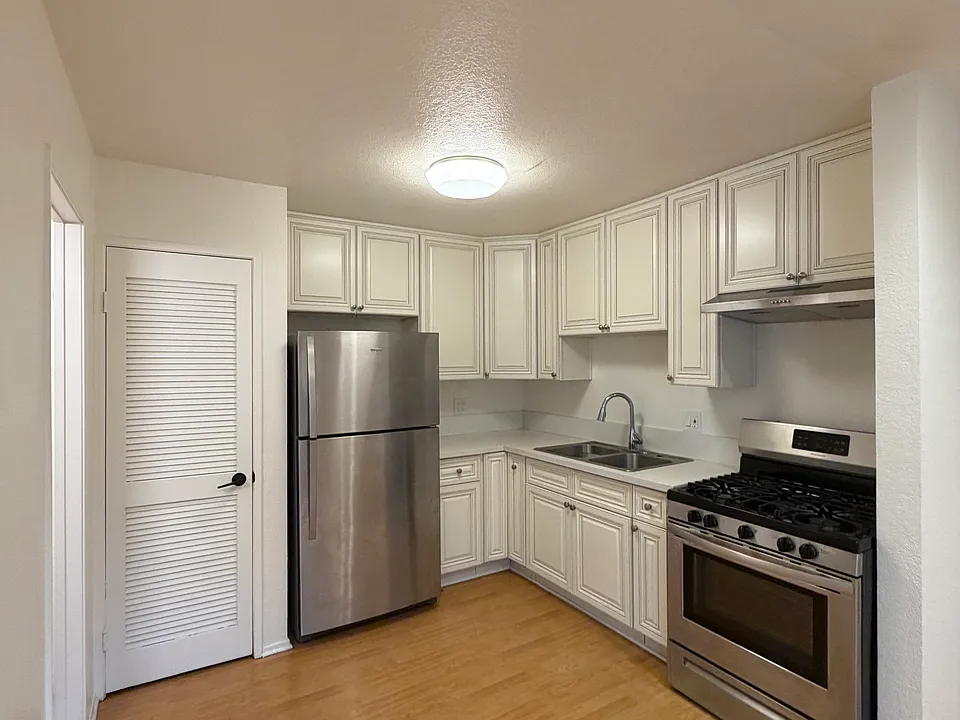 421 Porter St #4