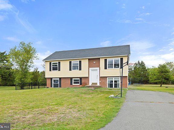 2nd image of 6947 Maplewood Dr