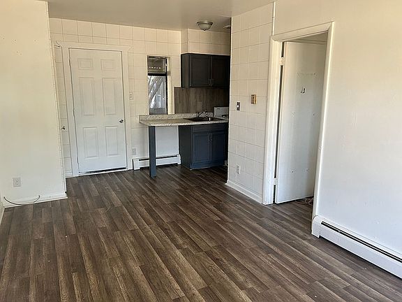 3rd image of 162 Burke St