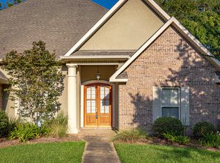 806 Canebrake Dr, Ocean Springs, MS 39564