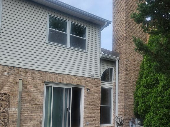 3rd image of 405 S Wenbriar Sq