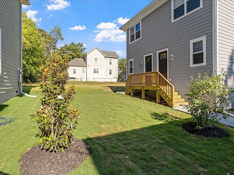 320 Gray Ave #A — Photo 27