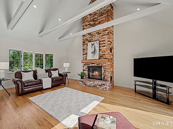 5th image of 126 Dwight Street