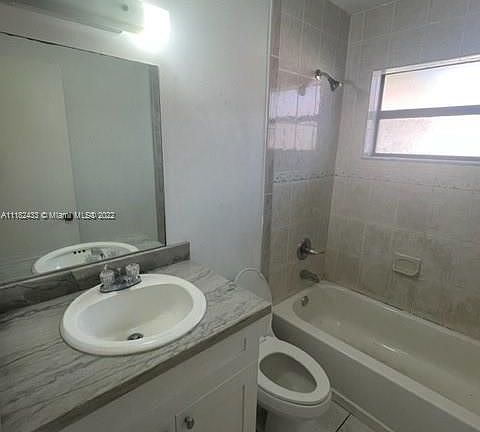 5th image of 911 NE 209th Ter APT 201-27
