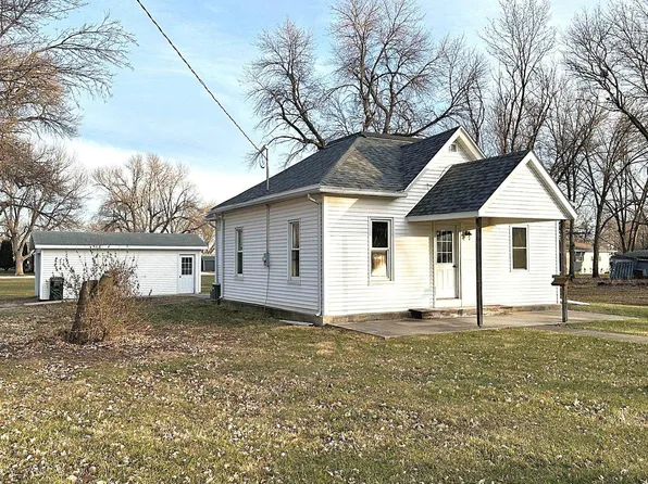 1802 Grand Ave, Emmetsburg, IA 50536
