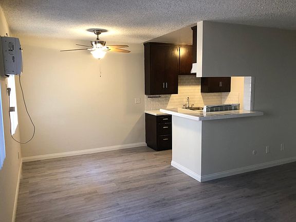4th image of 337 Riverdale Dr APT 1