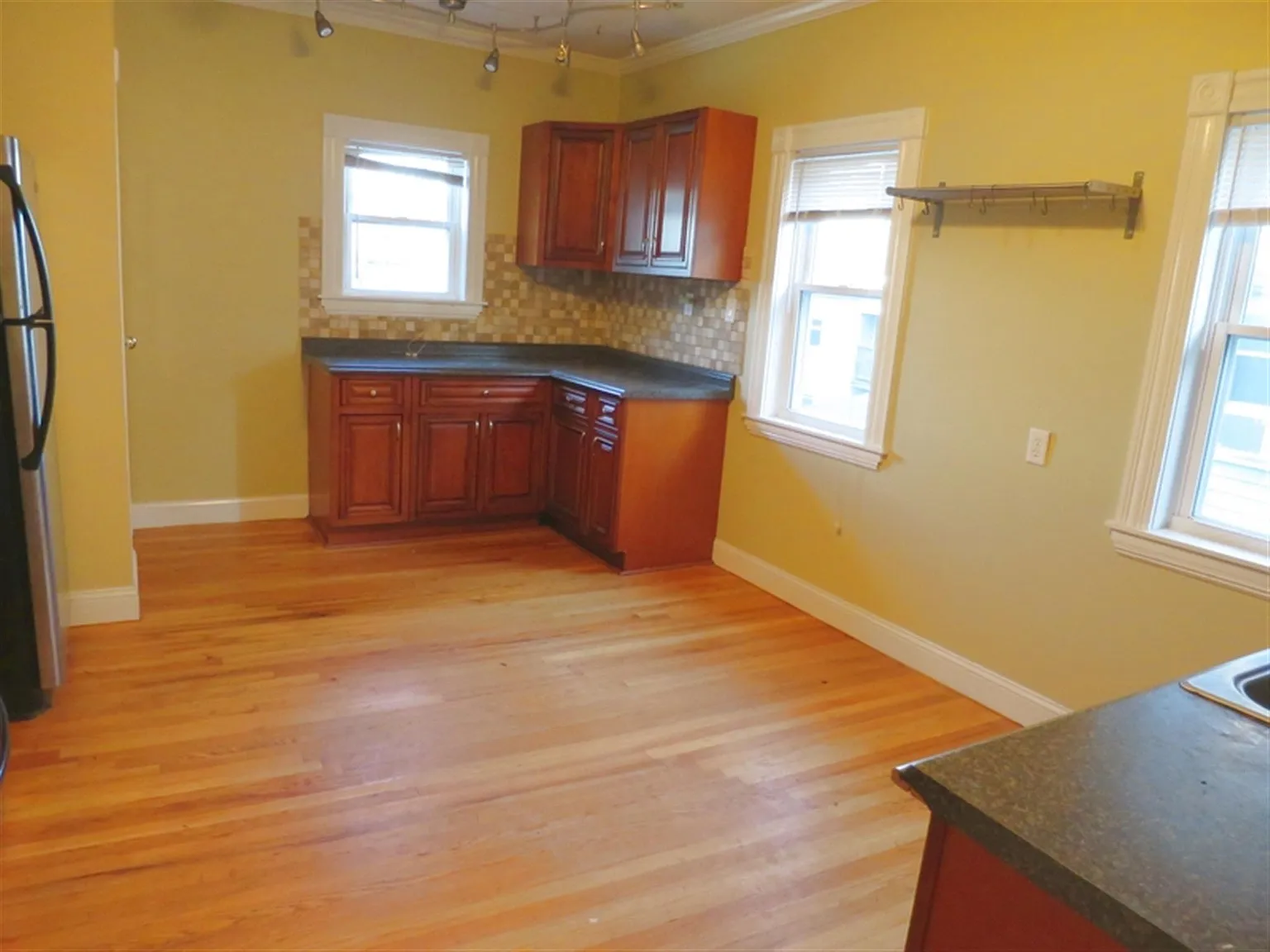 4 bed, 1500 sqft, $4,600 — Photo 2