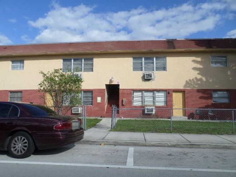 1st image of 907 NW 4th St