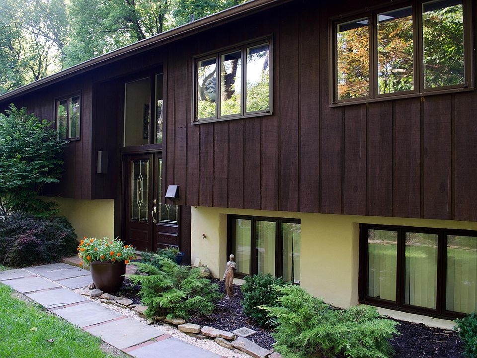 2nd image of 10014 Gunridge Cir