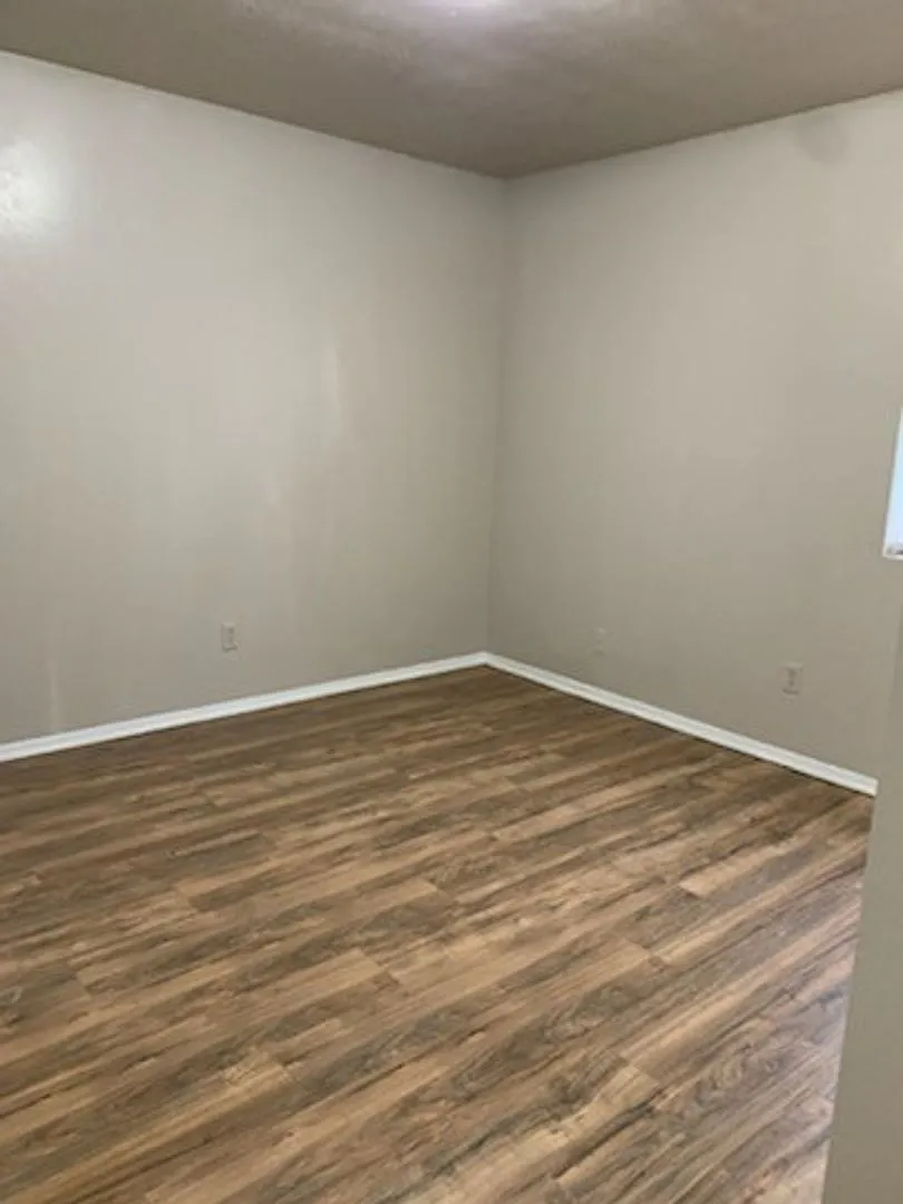*Hud Accepted* 2/1 Downstairs Fourplex With Water Included — Photo 4