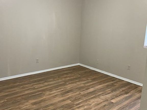 4th image of 2704A Poplar Cir