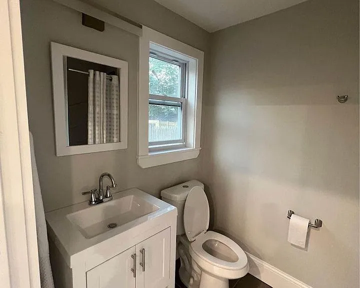 42 Irwin St #1 — Photo 7
