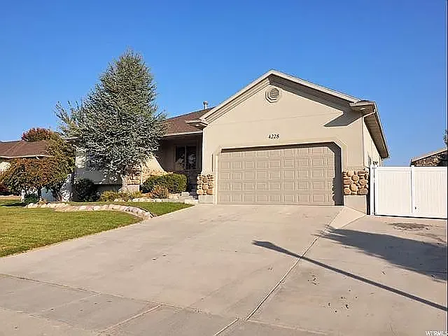 5 bed, 3363 sqft, $3,500 — Photo 1