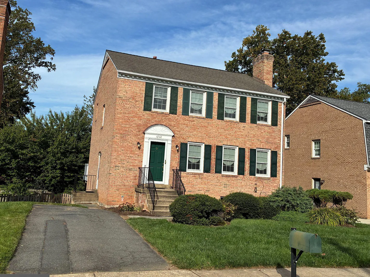 4 bed, 3.5 bath, 2880 sqft, $4,700 — Photo 1