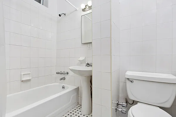 Rented by Renetta Real Estate | media 96